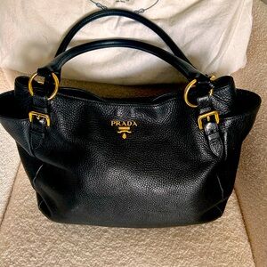 Authentic Prada Side Pocket Vitello Daino medium black leather